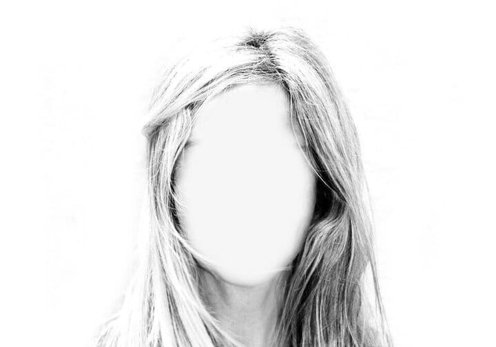Vrouw zonder gezicht symboliseert identiteitscrisis
